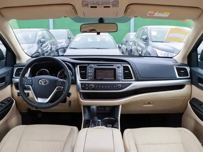 广汽丰田 汉兰达 2021款 2.0t 两驱精英版 7座