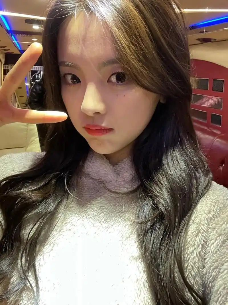 我视频下要么正面评论#杨超越 要么圈内人评价我的修图其他不想 - 抖