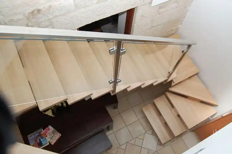 现代别墅转角楼梯装修赏析