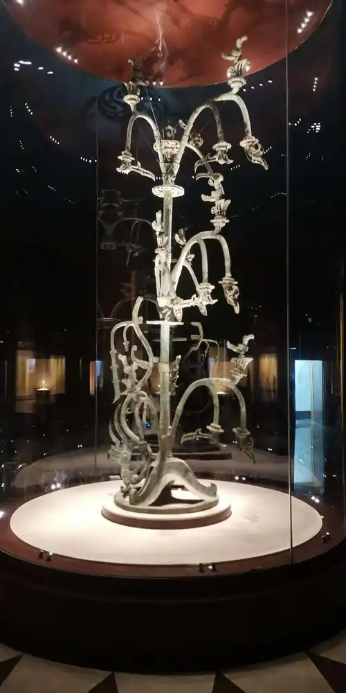 其它 三星堆遗址 写美篇       三星堆以神树和青铜面具最具观赏性和