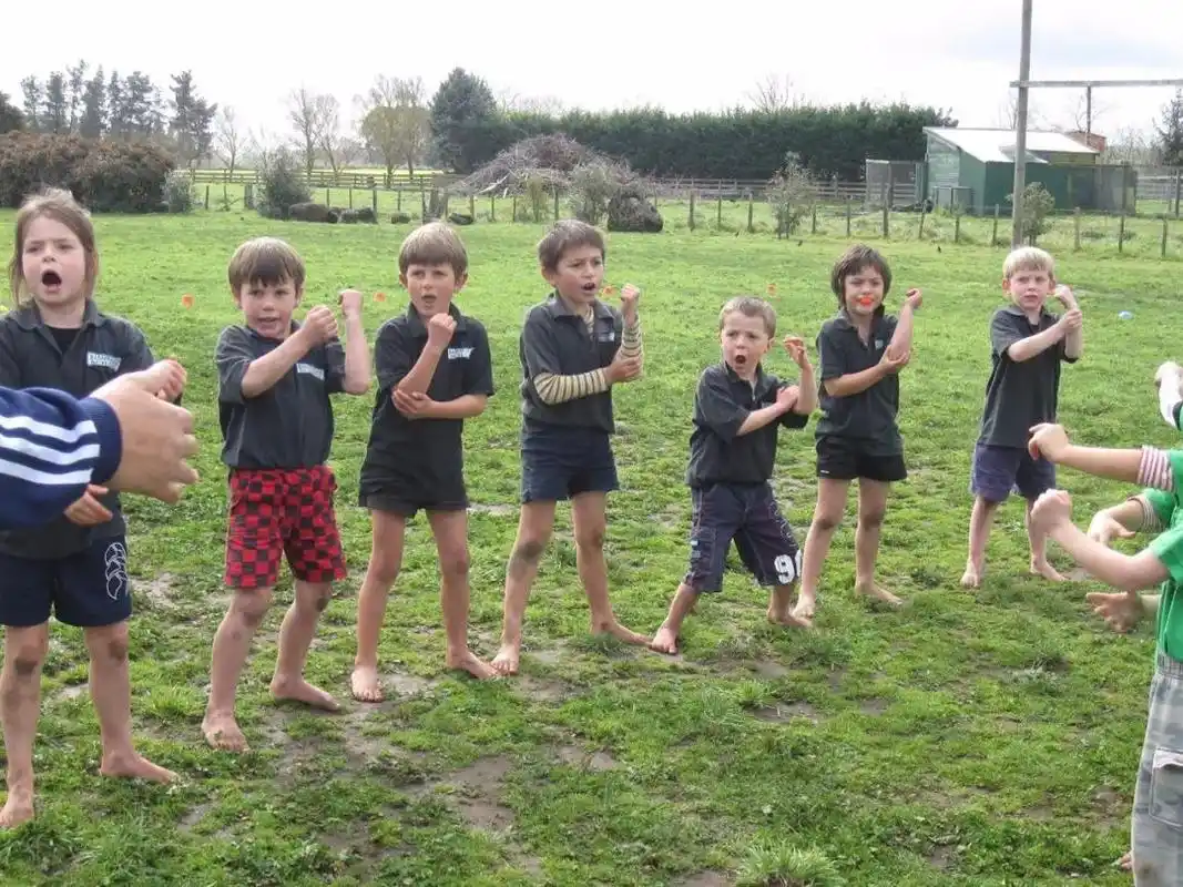 从小就疯在野外的新西兰孩子后来就变成这样了