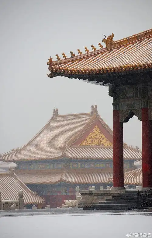 1988年冬,那日北京飘着大雪,赵广超先生站在太和殿前,拿出相机要拍照