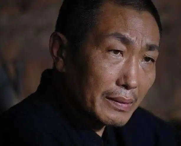 63岁老戏骨杜源:4岁与爱人相识,结婚36年零绯闻,女儿貌美如花_腾讯