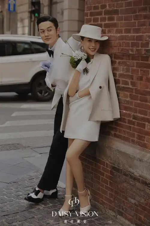 专属于年轻人的浪漫纪实街拍婚纱照