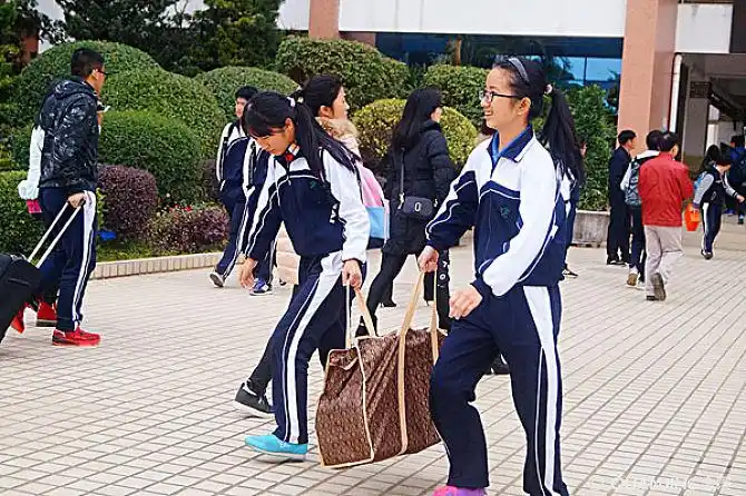 深圳高中生在校园
