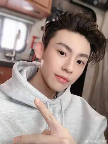 主题:@小鬼妈 发自拍了!