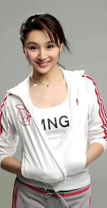 曹颖,1974年出生北京市,主持人,歌手,演员,代表作,乌龙 - 抖音