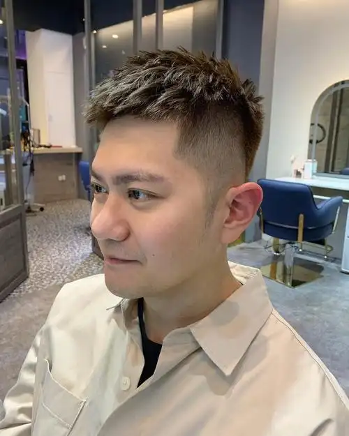 高中生男生发型(高中男生长发发型)