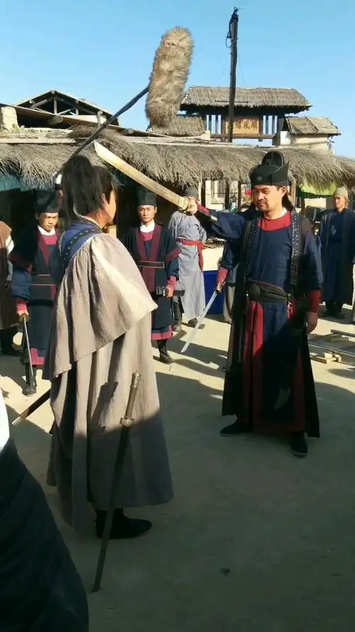 关注我每天按时更新剧组幕后拍摄花絮