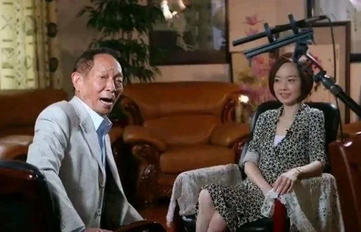 鲁豫采访袁隆平时问道:"您知道巩俐吗?