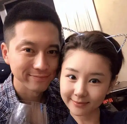 原来她是冯巩的"女儿",丈夫是"国民女婿",年近40岁现状如何_李小萌