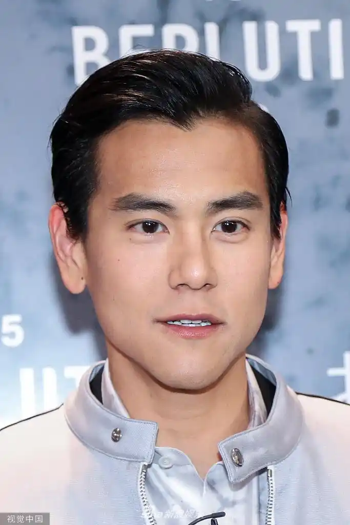 组图:彭于晏身穿夹克似赛车手 梳背头五官硬朗帅气十足