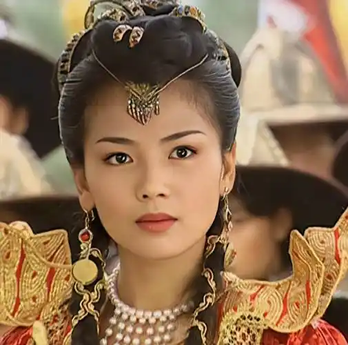 《琅琊榜》和《芈月传》两部超级大热剧的播出,让刘涛大火,直接跻身