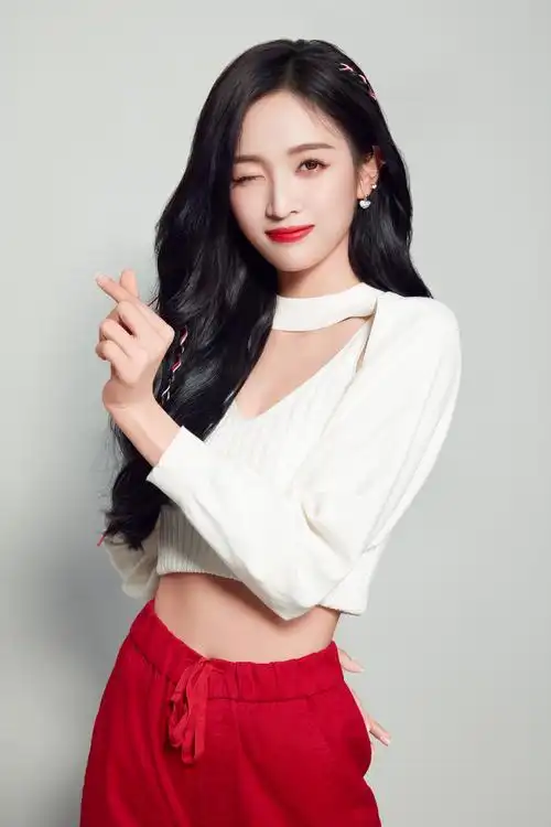 巧合的是,就在官宣前夕,2020年9月25日,吴宣仪个人首张ep《25》发售.