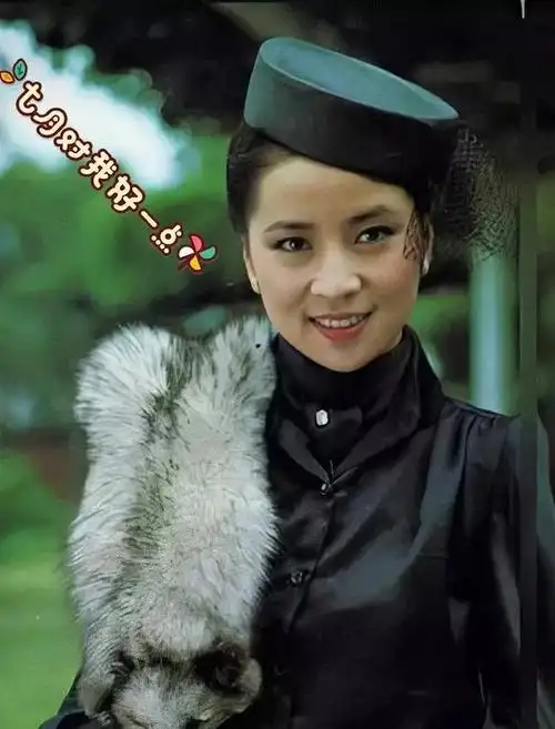 林凤娇有多聪明?"大度"一次便博得成龙信任,跟成龙恩爱37年