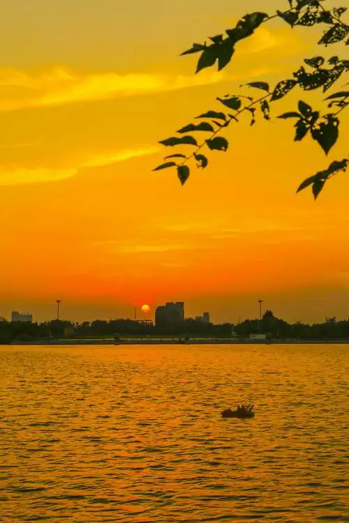 朝霞旭日升,晚霞夕阳红 . 我的家乡 美丽的月牙岛