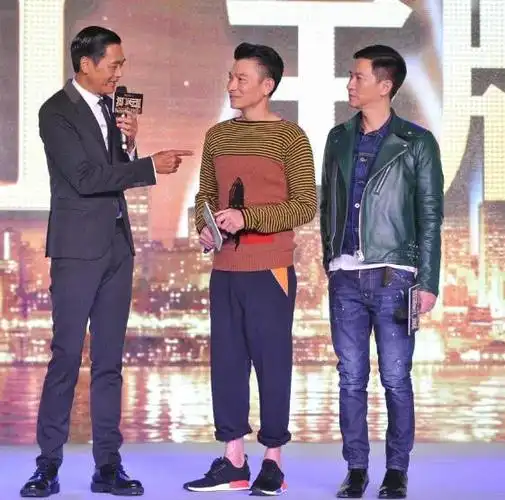 男神周润发近照与刘德华同台气场强大63岁依旧帅气