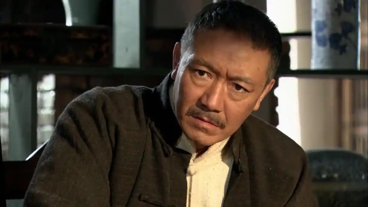 闯关东:老朱做怪梦,坐在院子发呆,不料儿女都来照料!