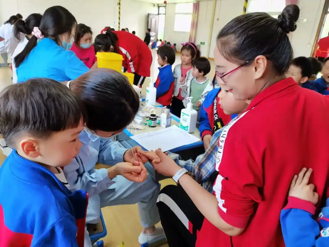 新世纪幼儿园"六一"幼儿体检活动!3-6岁是儿童生长发育的迅 - 抖音