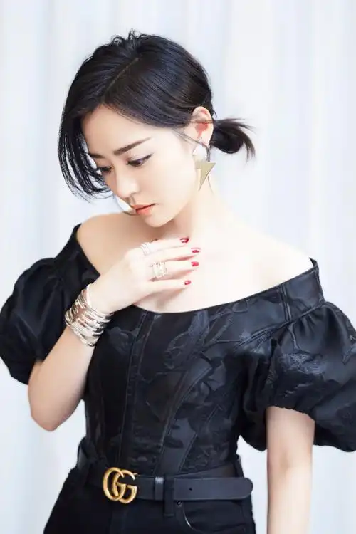 阅文盛典##张靓颖黑色织锦古着紧身衣