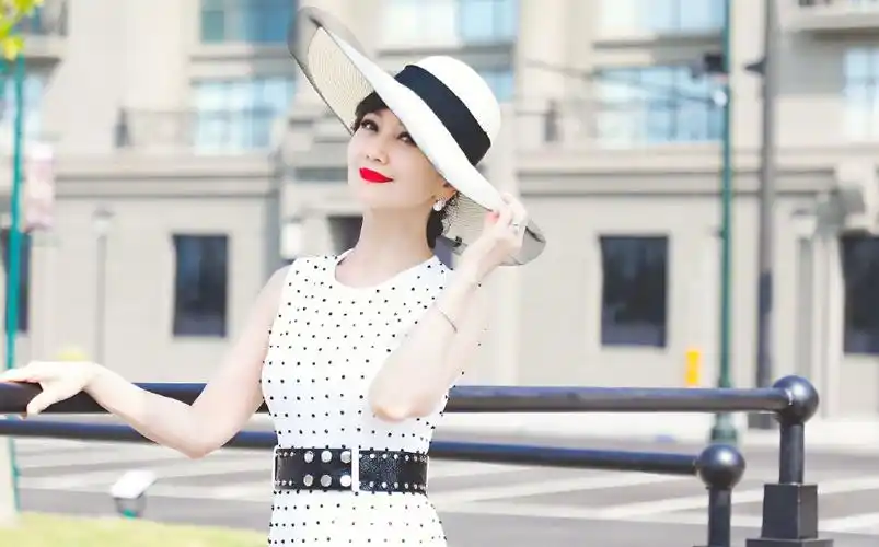 分享一组赵雅芝图片给大家,图中的明星图片壁纸会点缀你的电脑桌面