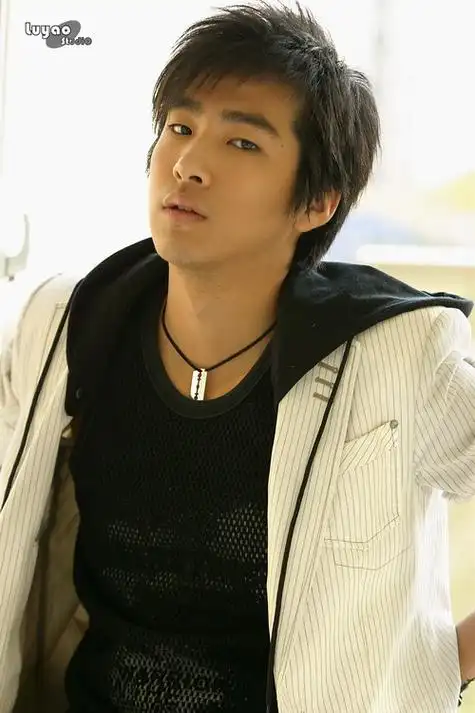 邹廷威女朋友是王思思吗(邹廷威有女朋友吗)