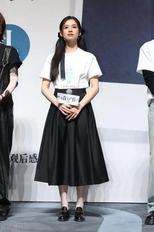 张婧仪这身材,这才是尤物啊!