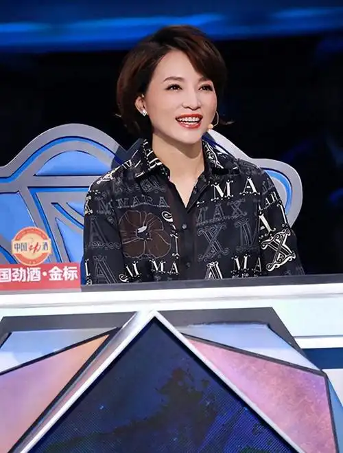 事实证明消失的央视一姐董卿已经走上另一条大道