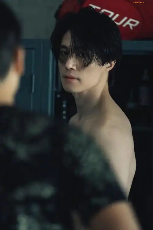 42岁的李栋旭身材