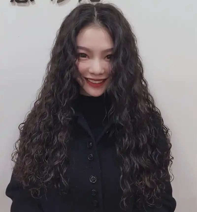 "全头烫"长发21款,很美很女人很洋气