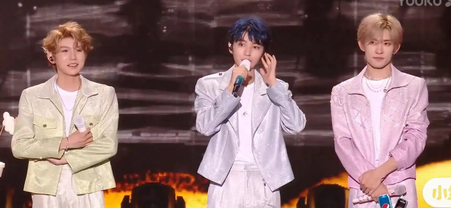 tfboys十年之约演唱会# 真的哭死[流泪] 王俊凯:太帅了哈哈哈哈,跟我