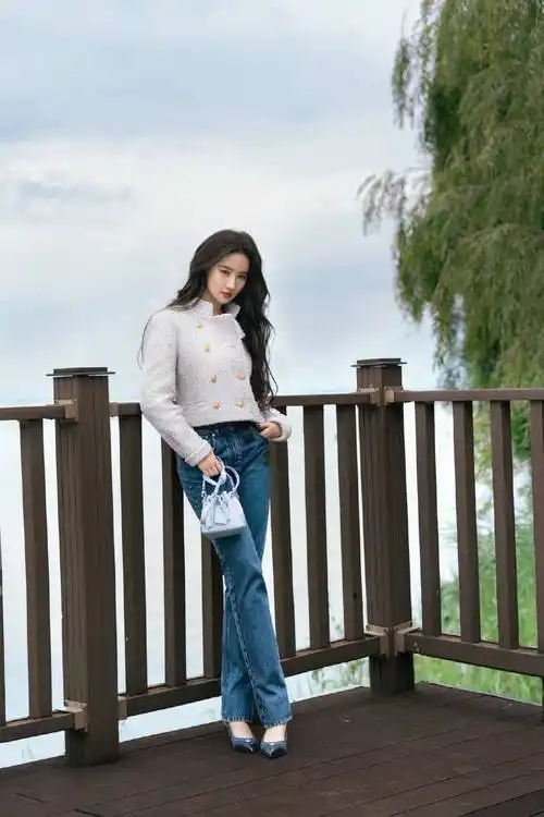 跟着刘亦菲学习拍照思路,8个万能技巧,日常拍照同样适用-第3张图片-懂