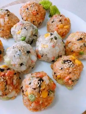 金枪鱼饭团的做法步骤 第5步