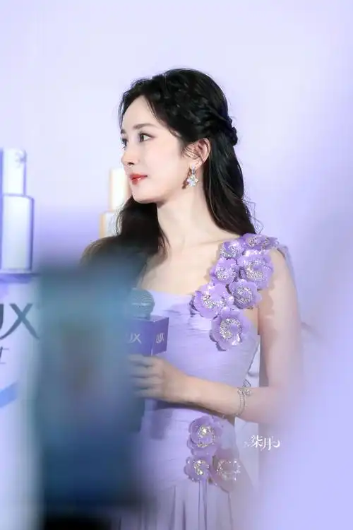 杨幂丁香花仙子##杨幂紫色截断眼妆