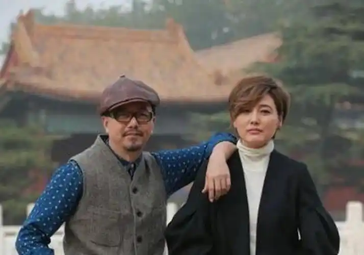 回顾演员张延嫁大5岁香港丈夫婚后生一女如今女儿比她还漂亮