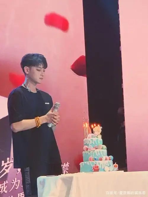 黄子韬生日超有排面!肖战,王一博,鹿晗等30位艺人送祝福!