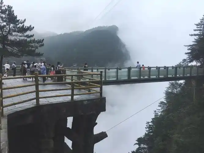 我想带你来看看梦幻般的明月山