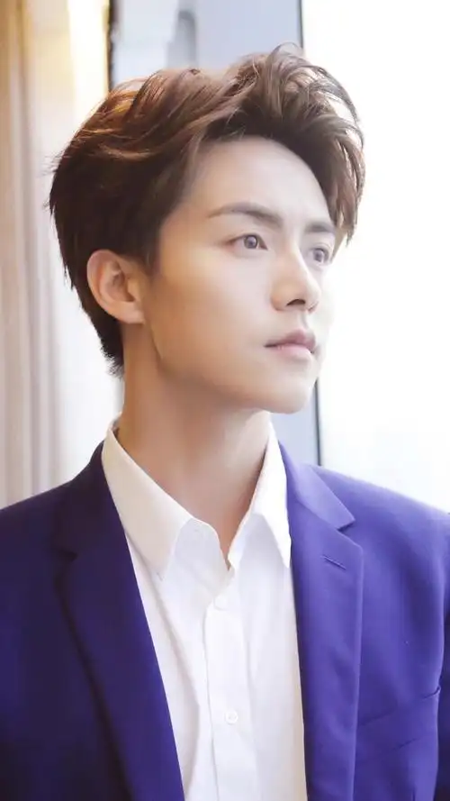 新晋暖男马天宇帅气蓝色西装写真 - tt98图片网