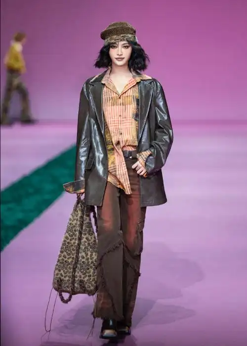 许佳琪走秀气场好强##许佳琪嬉皮烟熏妆##donottag##dntss24大秀