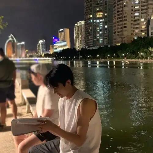 求宋威龙生图自拍生活照