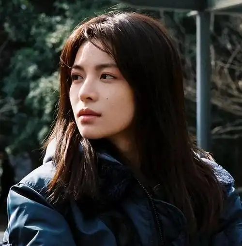 钟楚曦被冯小刚捧红成龙接着捧年纪轻轻被各位大佬钟爱