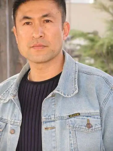 肖荣生出席体育电影周开幕 影坛老将显身手(图)