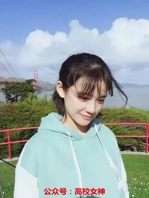 校花#她叫虞佳瑞,01年的妹纸,是瑞安中学的美少女,眉目清秀五官精致