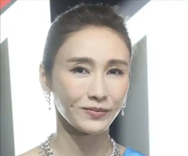 51岁黎姿近照显老态,和郑秀文同框被吊打,网友直呼怀念小结巴 - 哔哩