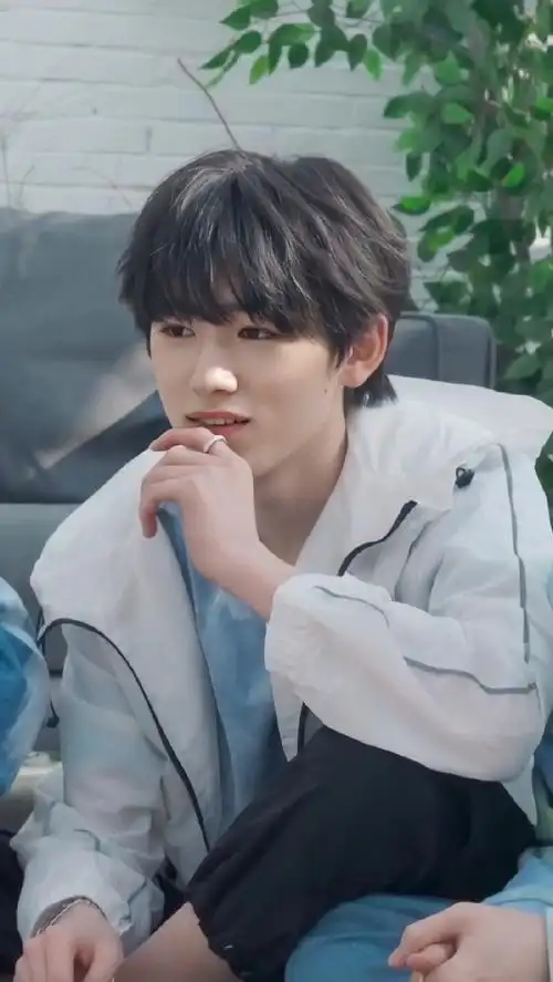 韩都衣舍全新品牌形象大使宋亚轩