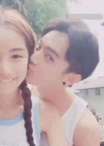 原创许凯与前女友亲密照曝光两人合体开出镜当着观众的面秀恩爱