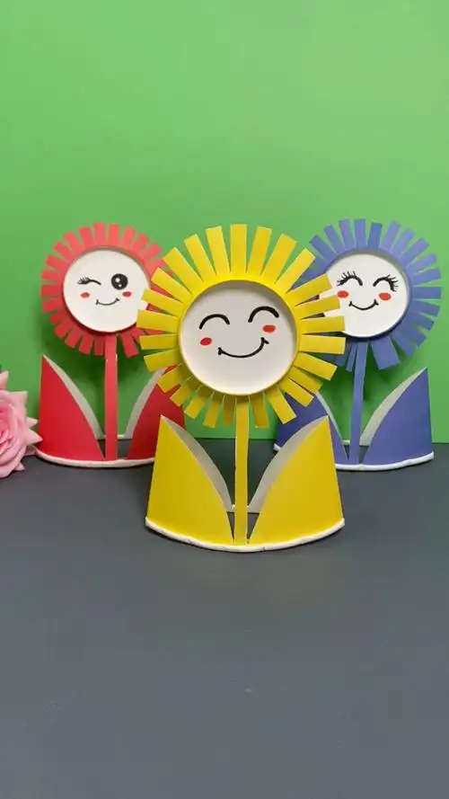 周末带孩子用纸杯做简单漂亮的向日葵吧!#幼儿园手工#亲子手工#手工