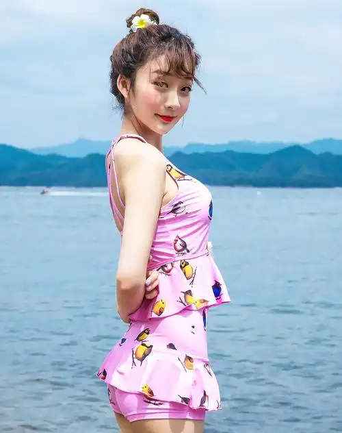 可爱学生 女分体平角温泉泳衣 小胸聚拢