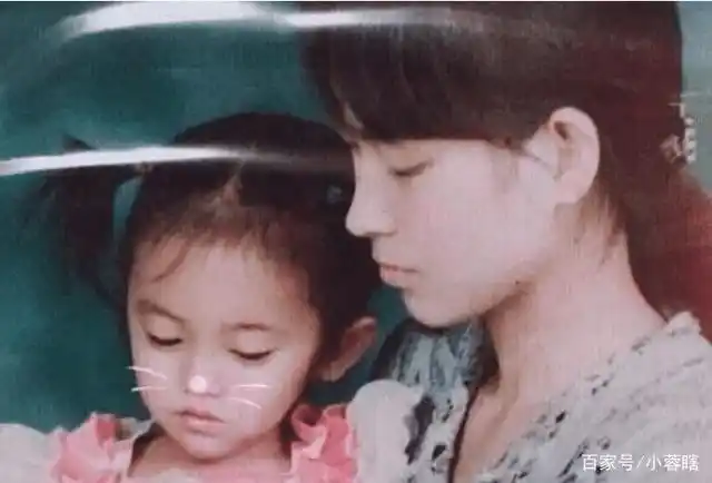 鞠婧祎妈妈照片曝光,网友:难道鞠爸上辈子拯救了银河系?