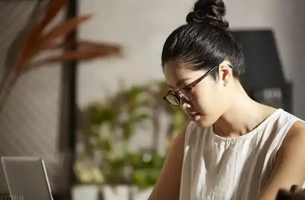 当年我结婚向大姐借2000被拒绝如今外甥女想到我公司上班没门